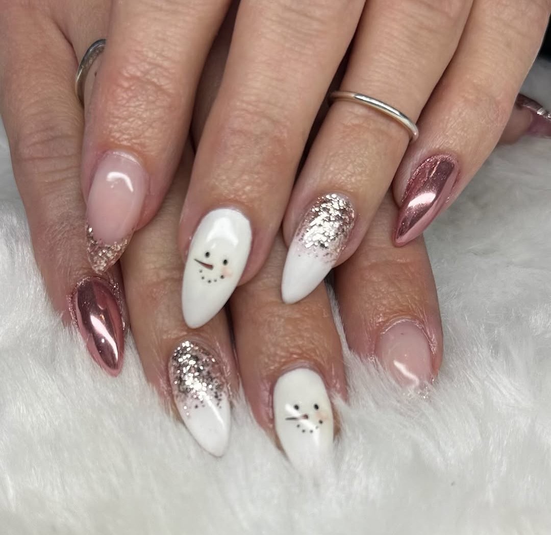 White and rose gold winter manicure